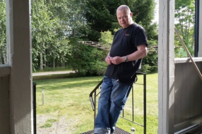 Kent Åge ble sittende død i flere dager i kommunal bolig