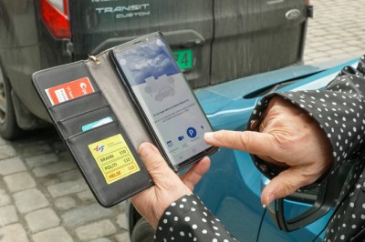 Tønnes (100) har stålkontroll på «internettet»