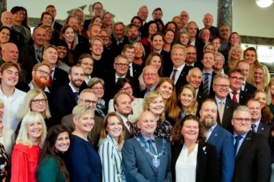 Deltidspolitikere tjener hundretusenvis ekstra på møter i arbeidstida