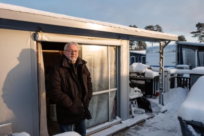 Flyttet inn i campingvogn for å spare penger – fikk strømregning på 8400