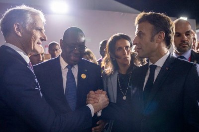 Når er det greit at en statsminister er utenlands? - Jonas Gahr Støre ? - Jobbsøker ?