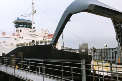 Fergeopprør på kysten: Både kiste og prest ble seks timer forsinket til begravelsen