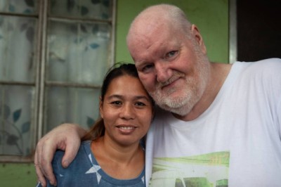 Bamsegutt i bjørnefella - Den Norske Stat.