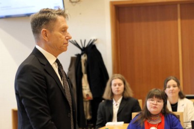 Forsvarte staten under demonstrasjonen – no møter ministeren i retten