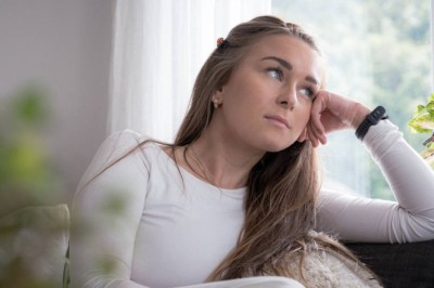 Frida (27) ble kasta ut av systemet – aner ikke når hun får operasjonen sin