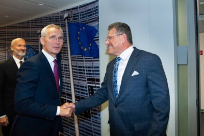 «Jens Stoltenberg har gjemt seg. Det blir helt stille.»