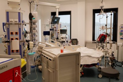 Må rive vegger i splitter nytt sykehus: Sparer millioner på å fjerne enerom